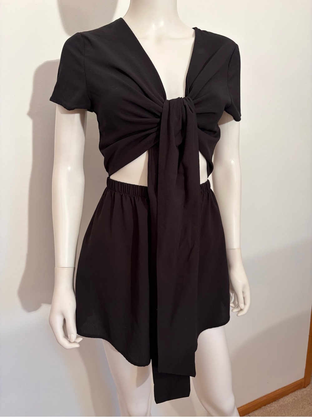 #937 Princess Polly Black Tie-Front Romper. Size 6 in excellent condition.